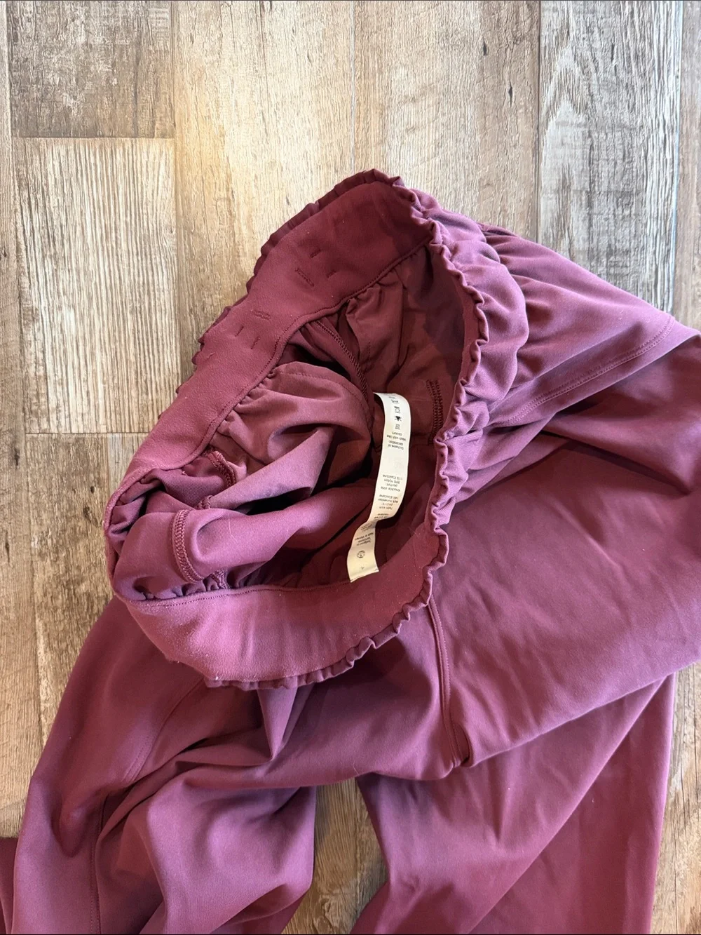 Lululemon athletica Women’s Burgundy Drawstring Joggers Sz 4- very nice cond.